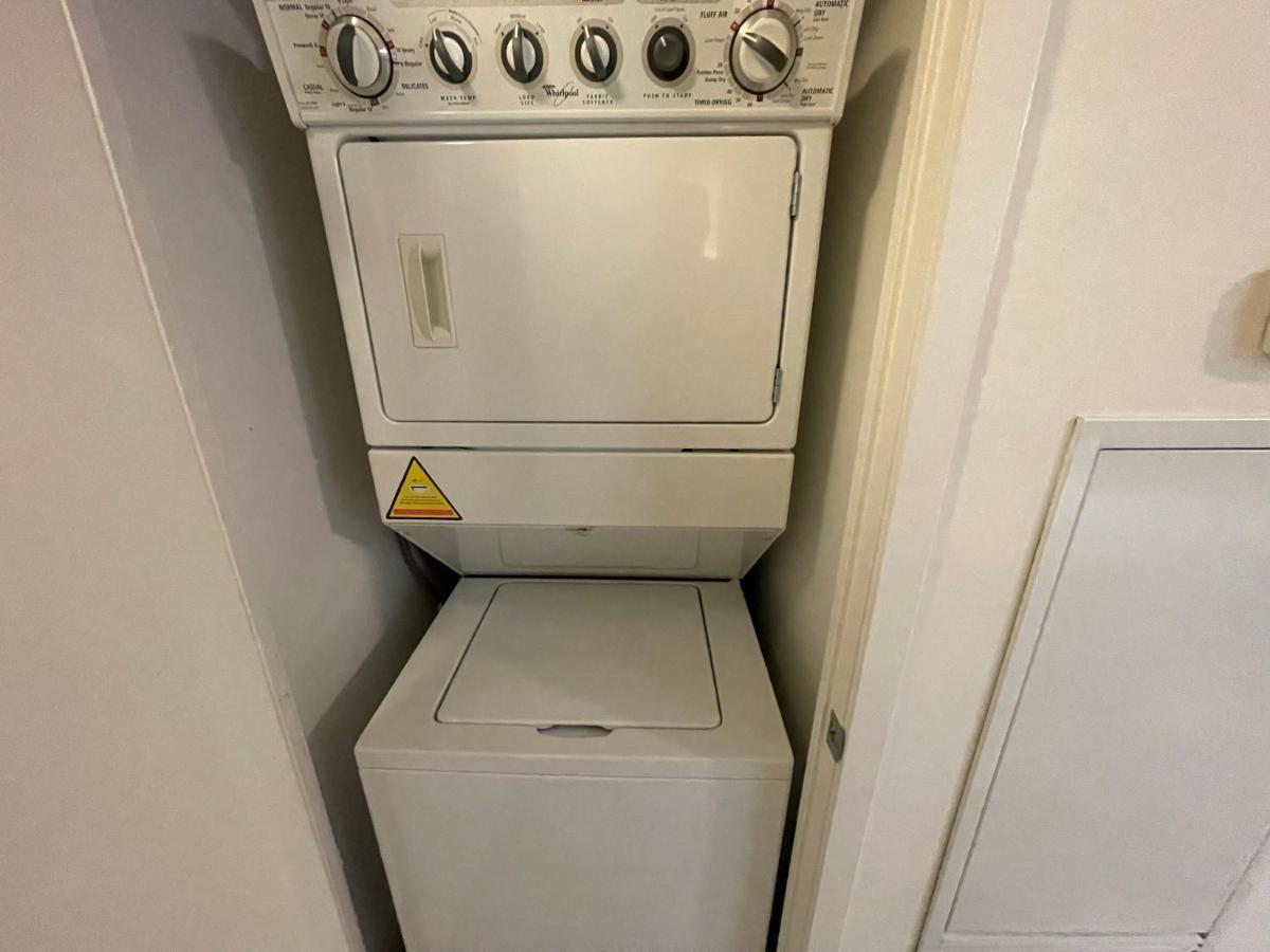Cozy Open Concept 2Br 2Bath W/Parking -Jays/Cn Appartamento Toronto Esterno foto